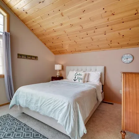 Rustic Truckee Cabin Retreat With Community Pool!